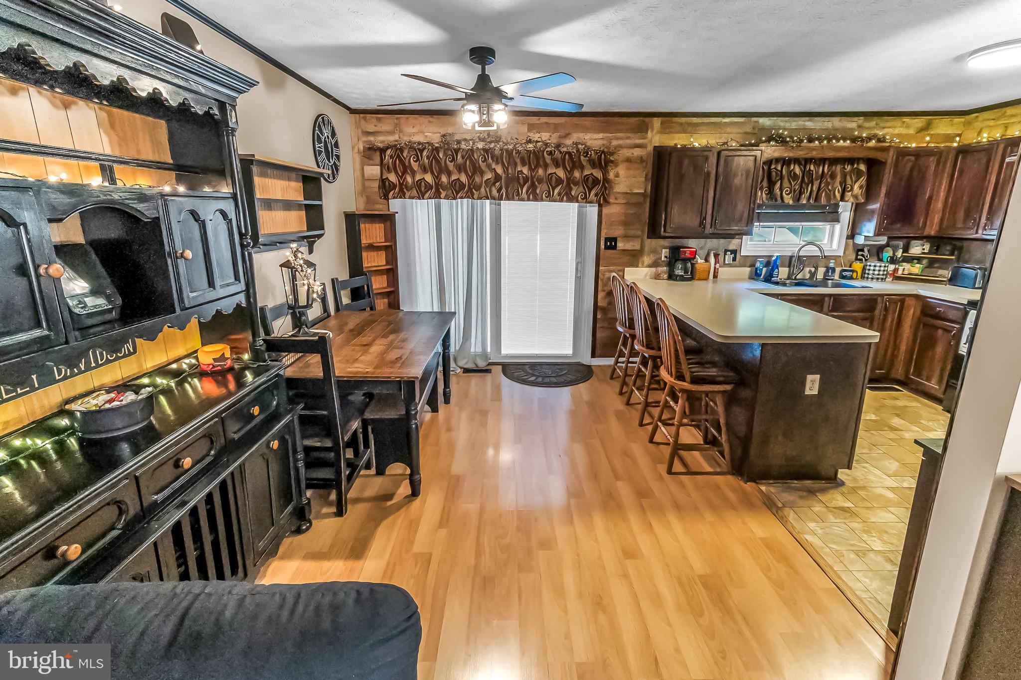 DOUGLAS OAKS - Residential