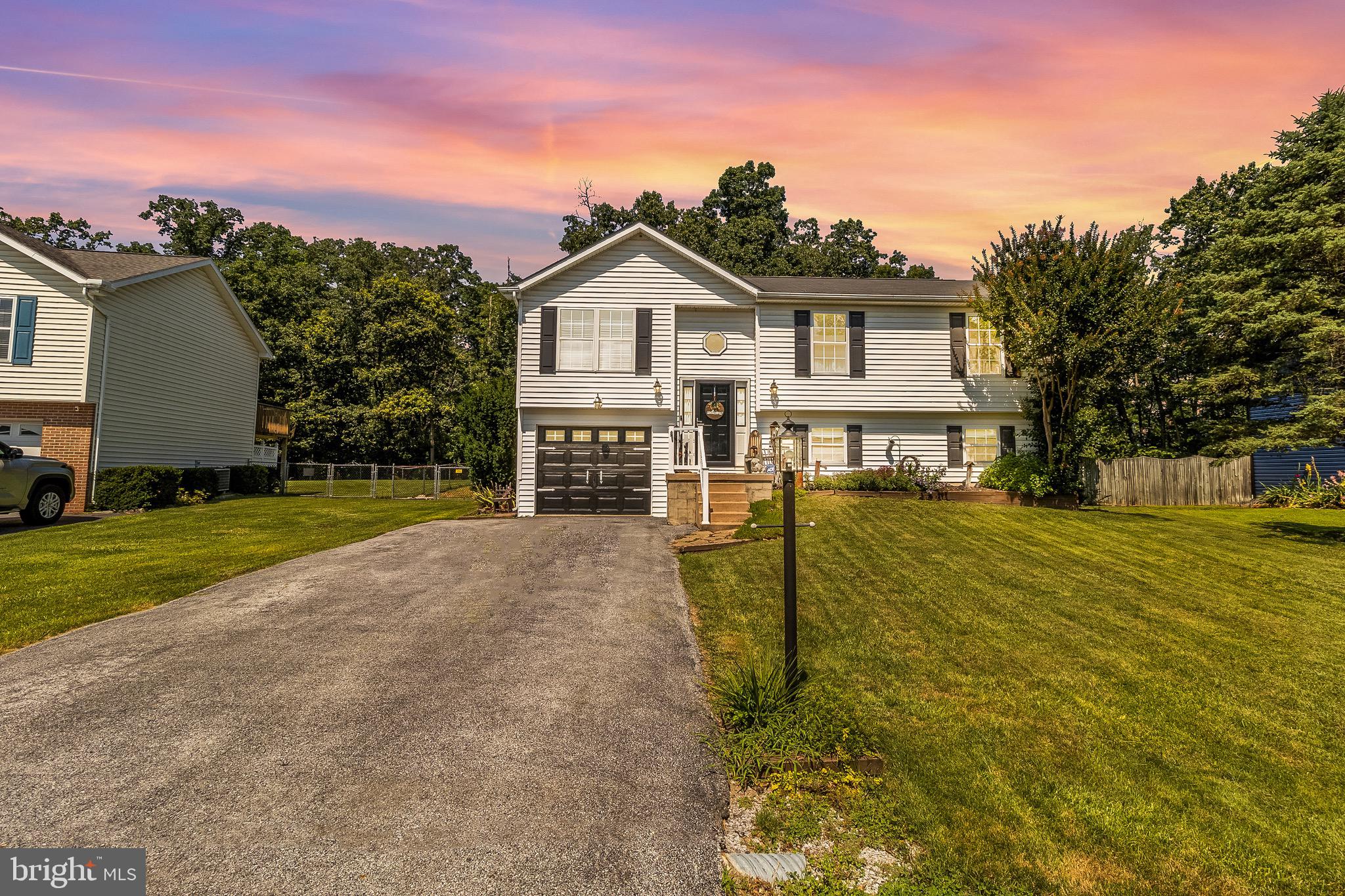 DOUGLAS OAKS - Residential