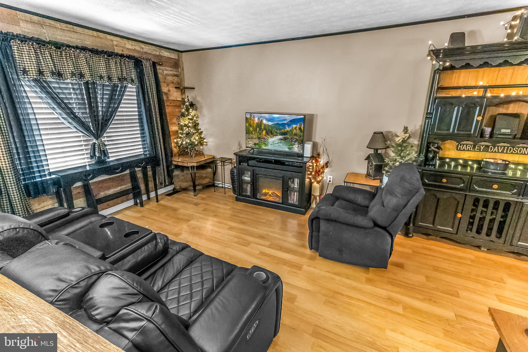 DOUGLAS OAKS - Residential