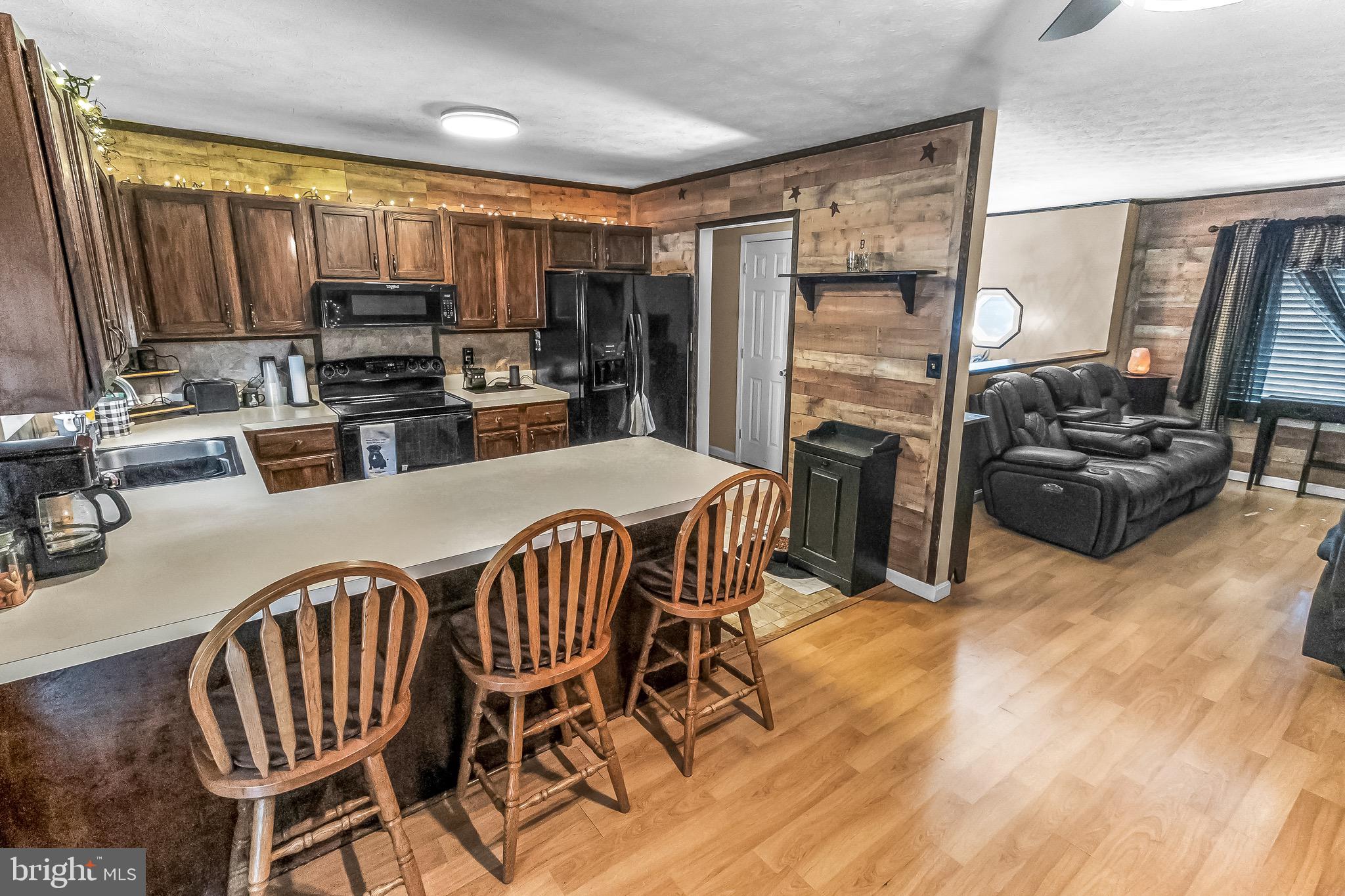 DOUGLAS OAKS - Residential