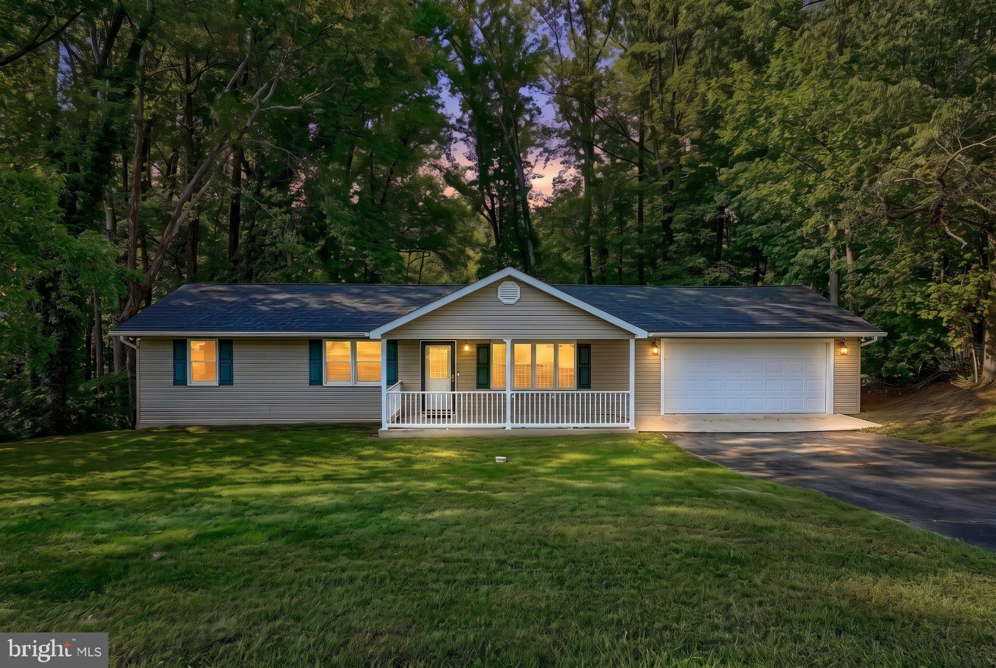 812 LYNN LEE DRIVE