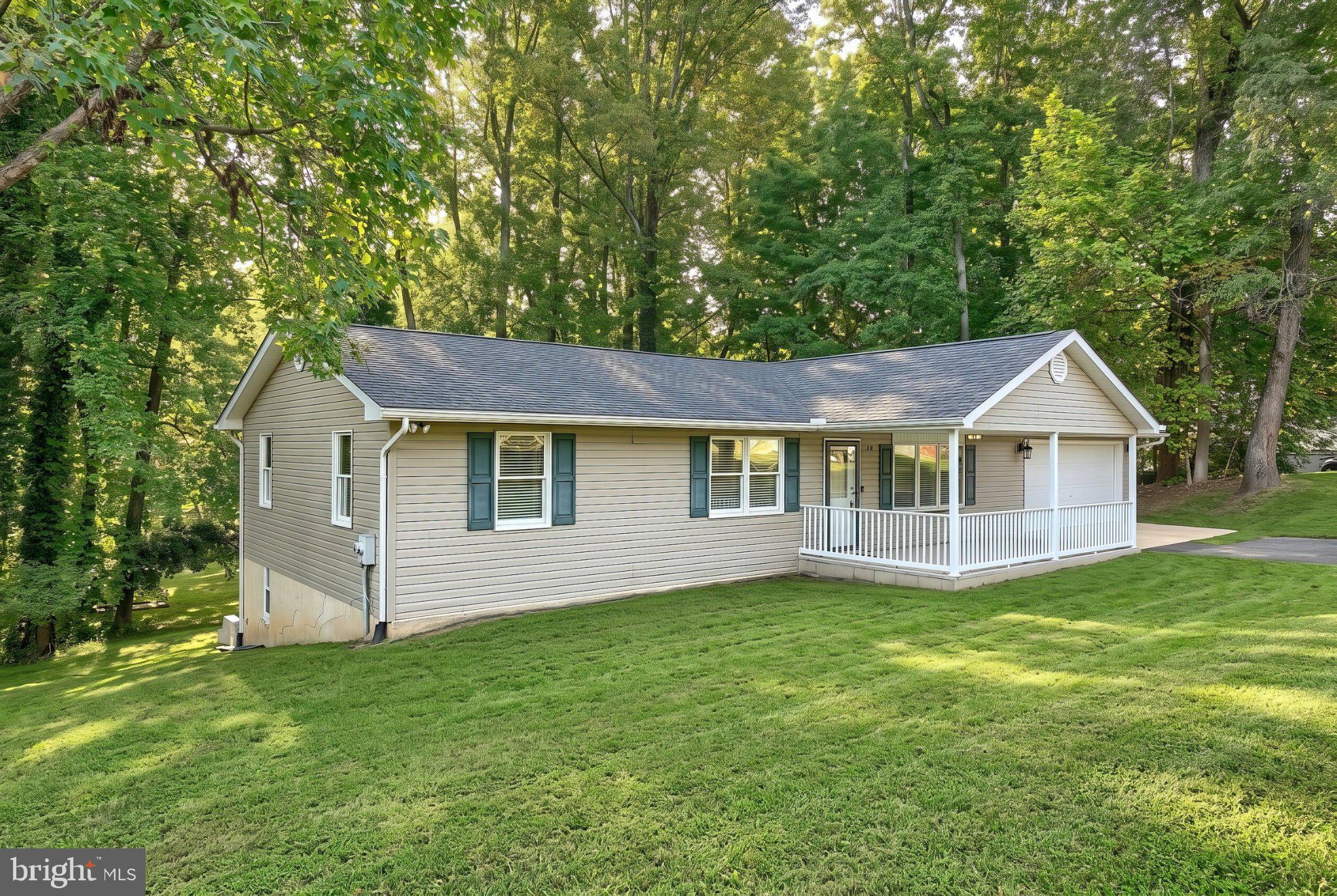 812 LYNN LEE DRIVE