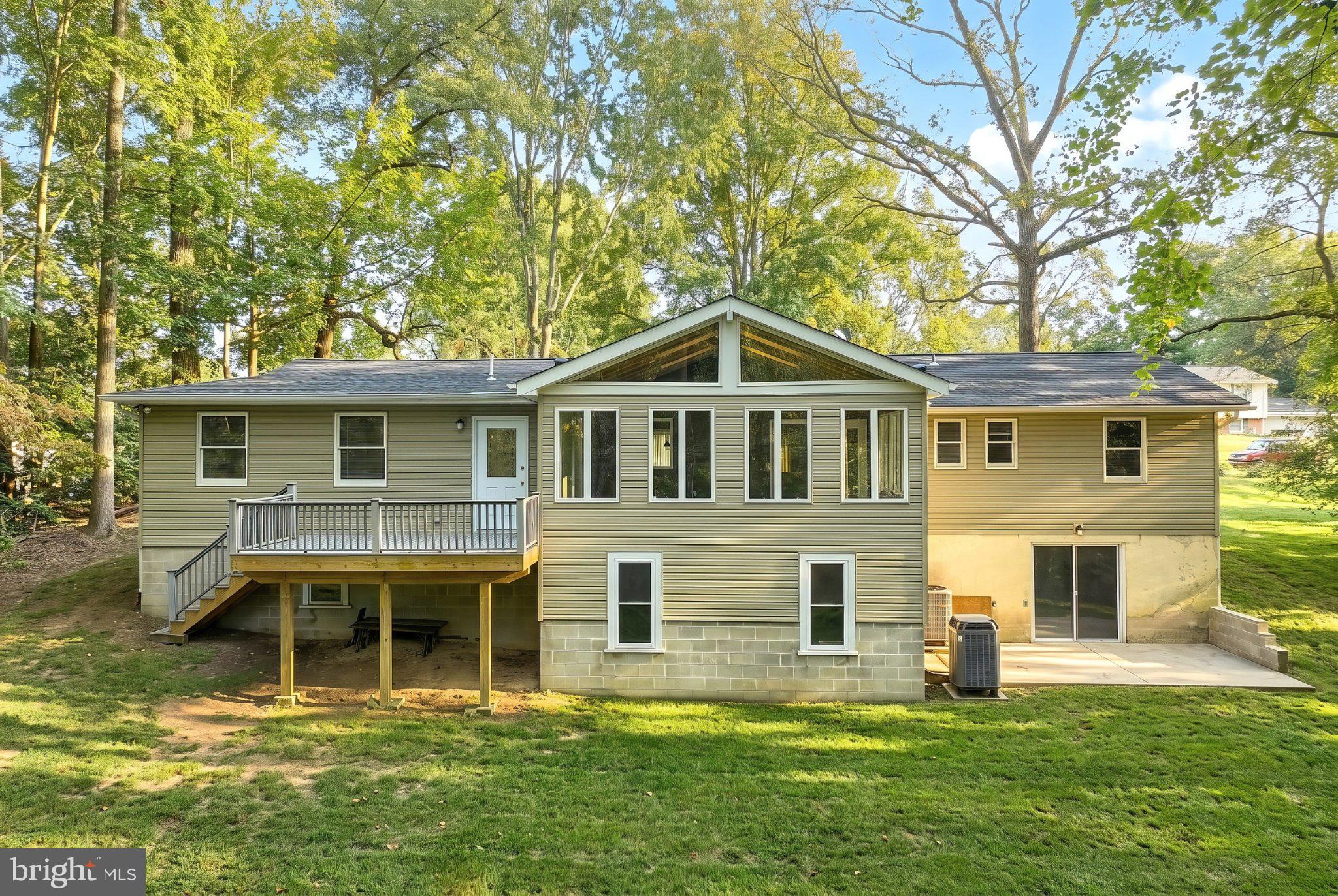 812 LYNN LEE DRIVE