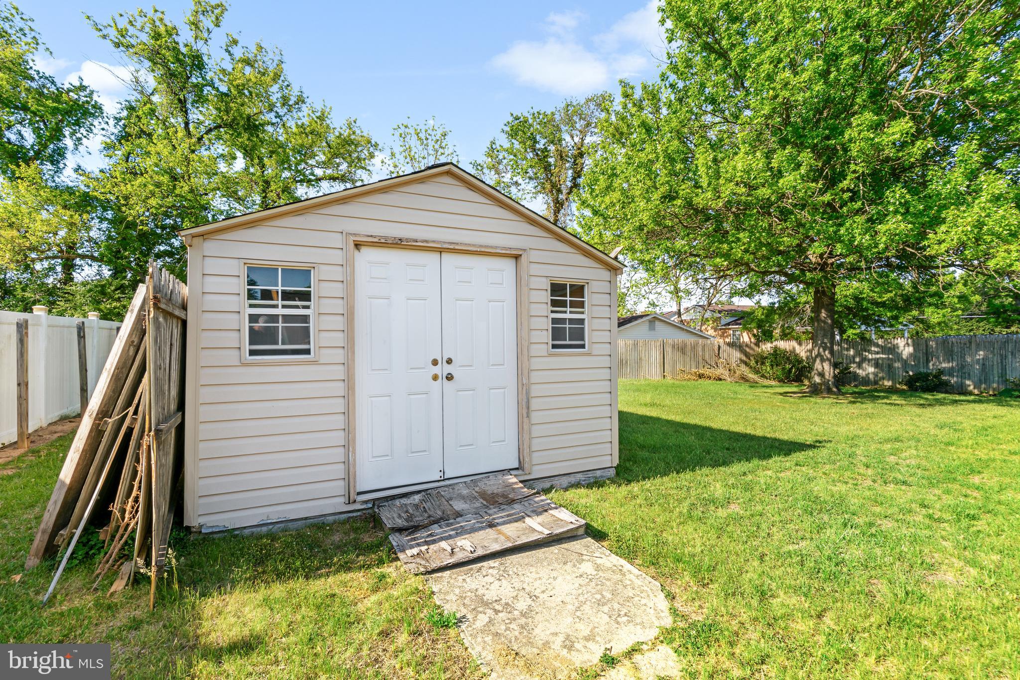DEN LEE ACRES - Residential