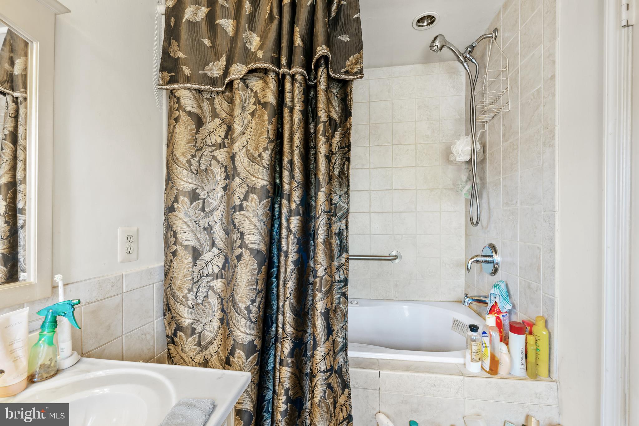 DEN LEE ACRES - Residential