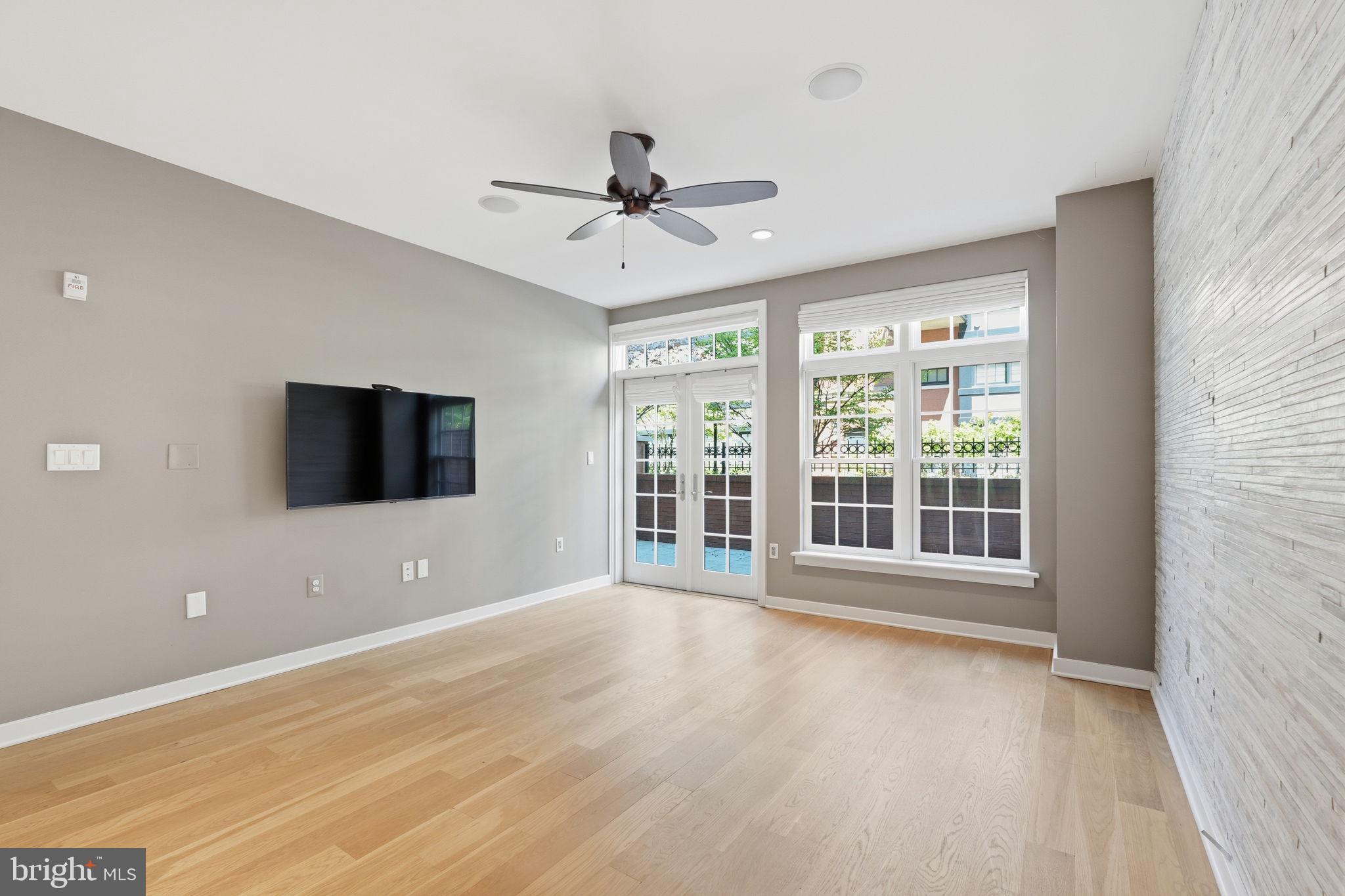 GASLIGHT SQUARE - Residential