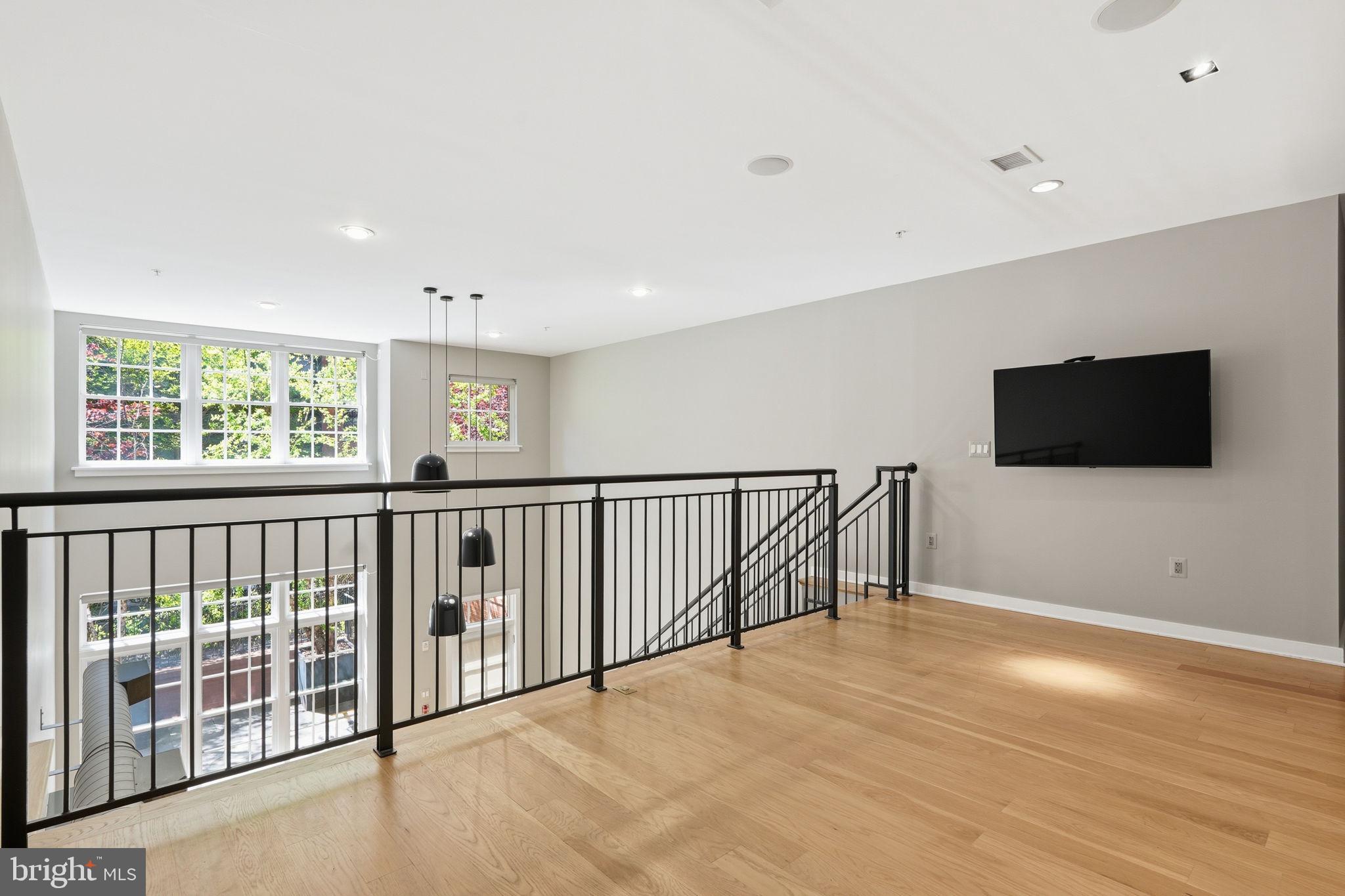 GASLIGHT SQUARE - Residential
