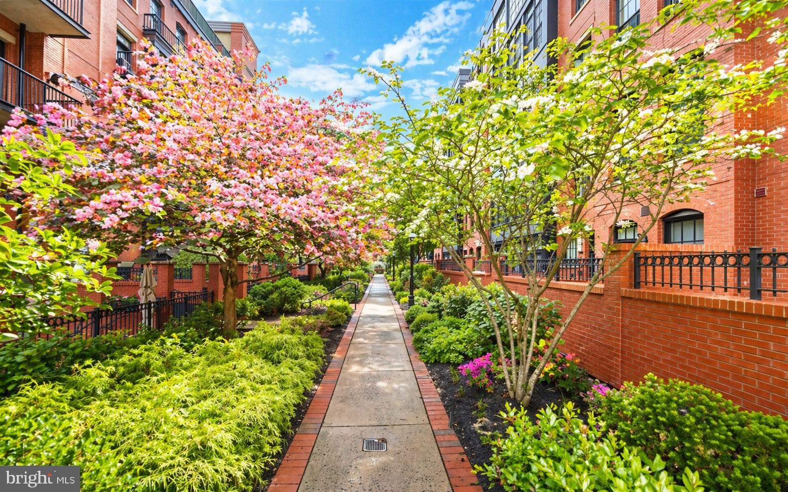 GASLIGHT SQUARE - Residential