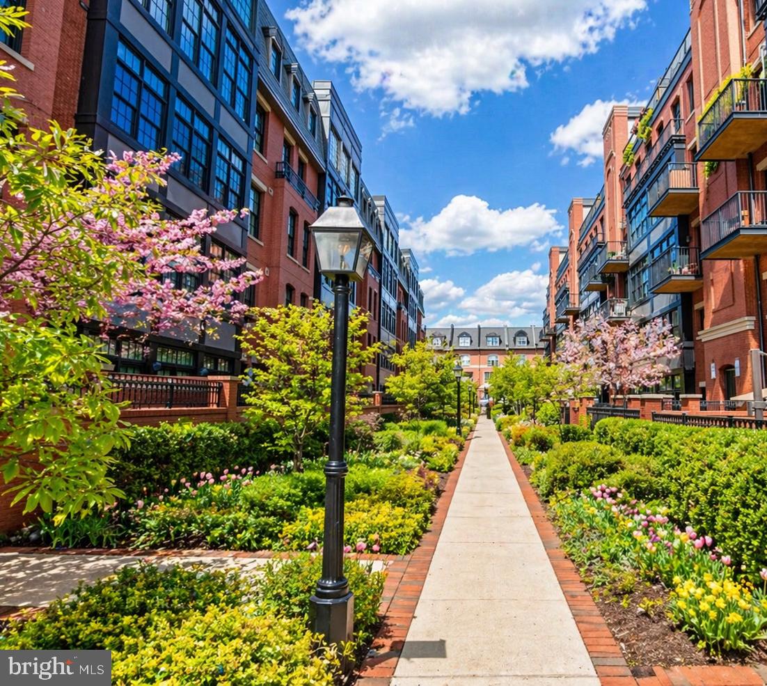 GASLIGHT SQUARE - Residential