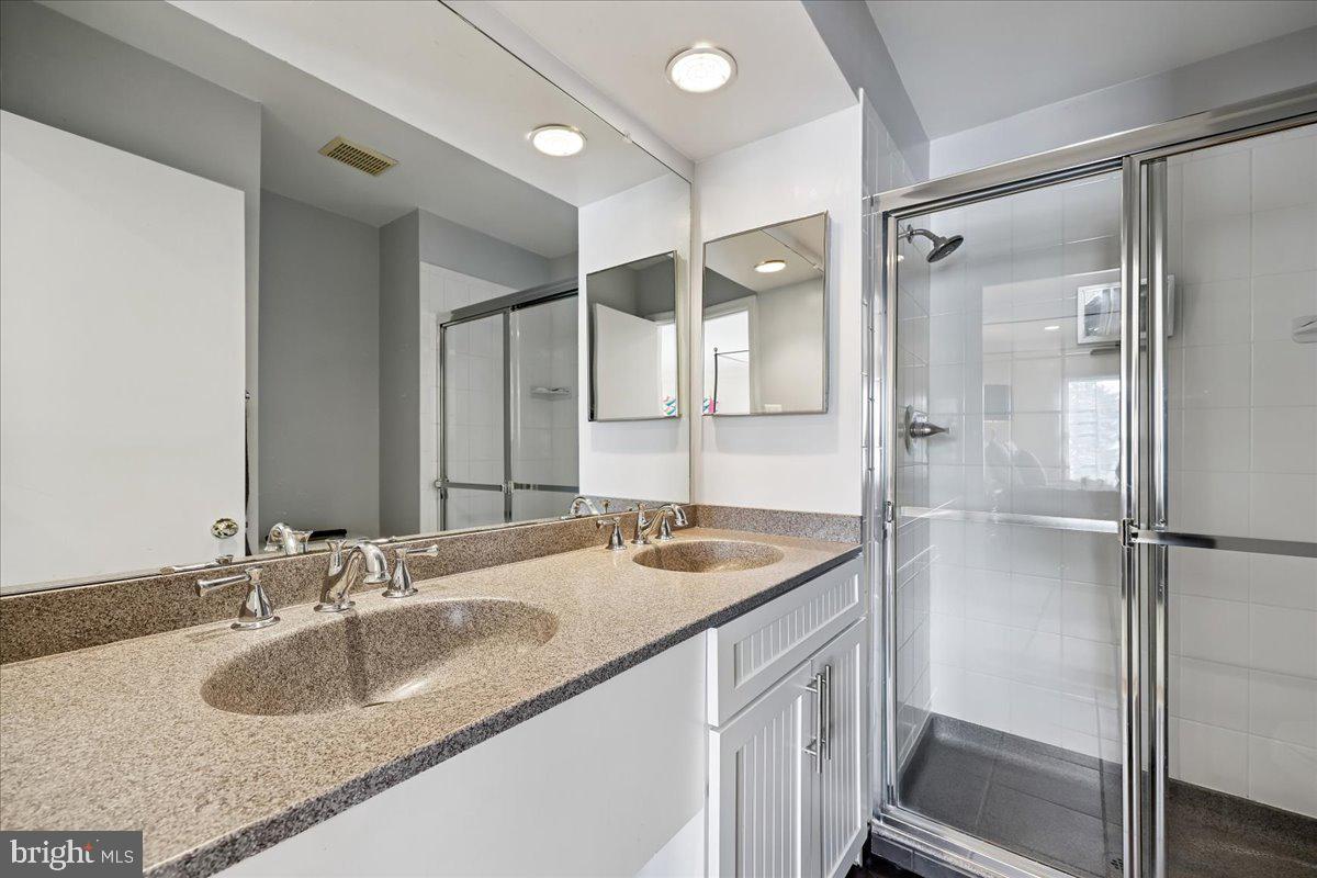 FAIRWAY ISLAND - Residential