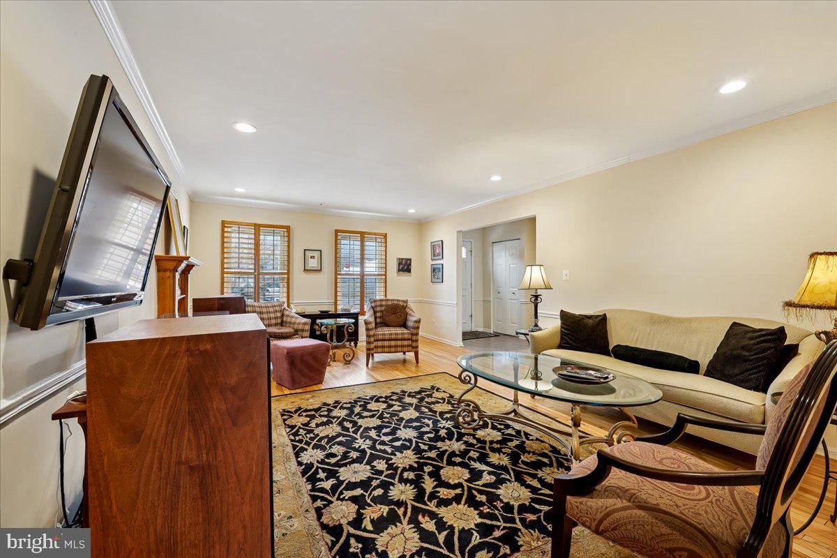 FAIRWAY ISLAND - Residential