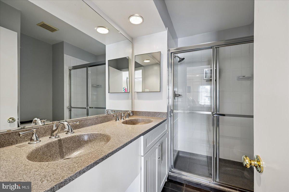 FAIRWAY ISLAND - Residential