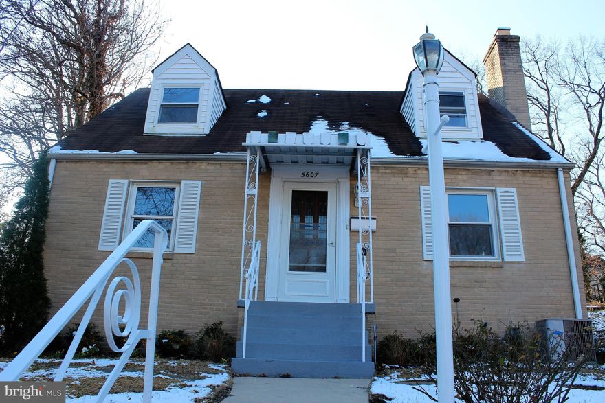 Beautiful and totally renovated single family house, this house will surprise you... is huge!!....  4 Bedrooms, 3 full baths, Basement fully finished with 2 dens, laundry and outside entrance, new kitchen and appliances, HVAC system, nice front and backyard. Everything in this house is new, great location.