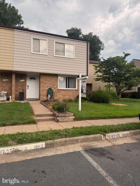 Photo of 858 Dogwood Court, HERNDON, VA 20170 (MLS # VAFX2326002)