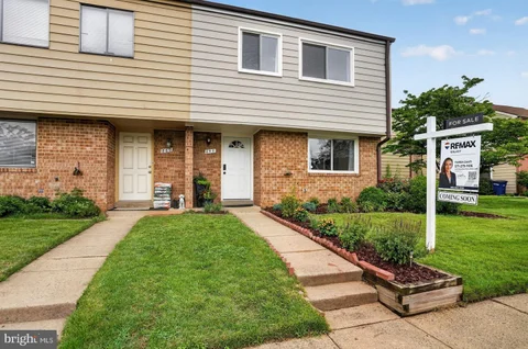 858 Dogwood Court, Herndon, VA MLS: VAFX2326002