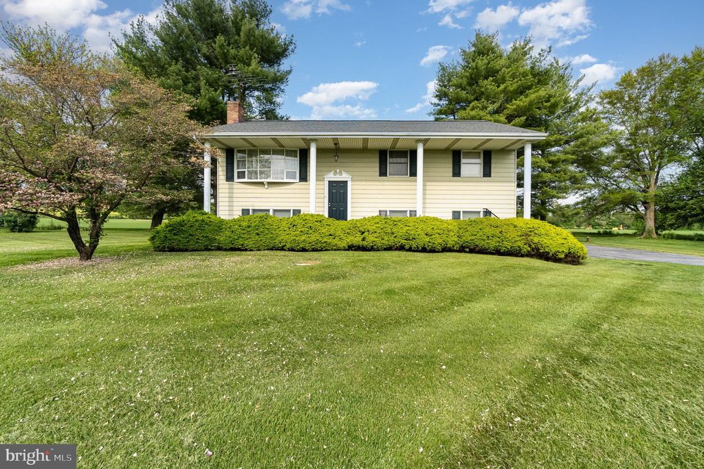Photo of 822 Fruitville Pike, Manheim, PA 17545 (MLS # PALA2051920)
