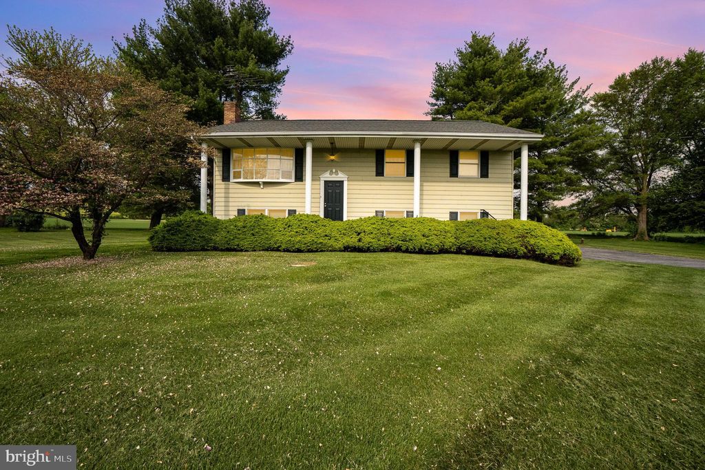 Photo of 822 Fruitville Pike, Manheim, PA 17545 (MLS # PALA2051920)