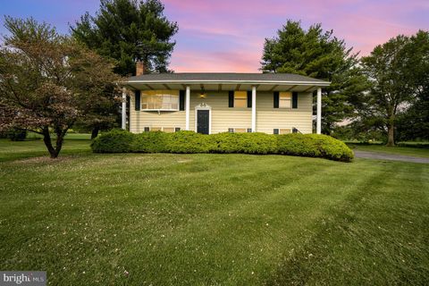 Photo of 822 Fruitville Pike, Manheim, PA 17545 (MLS # PALA2051920)
