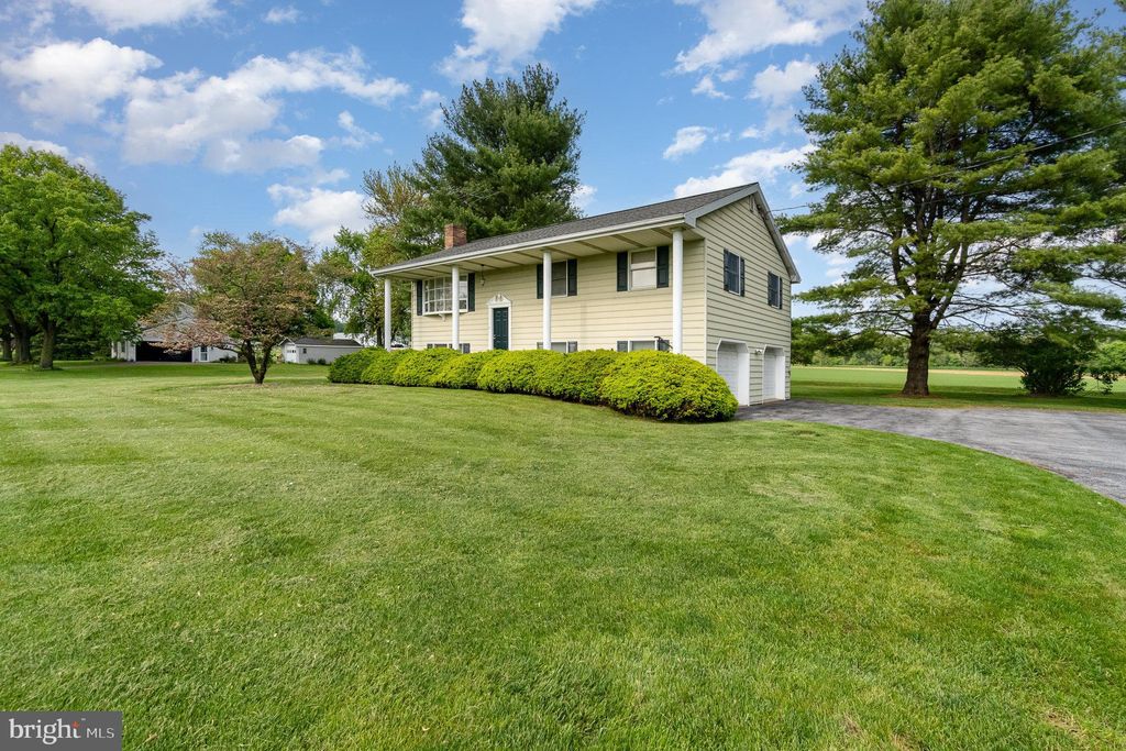 Photo of 822 Fruitville Pike, Manheim, PA 17545 (MLS # PALA2051920)