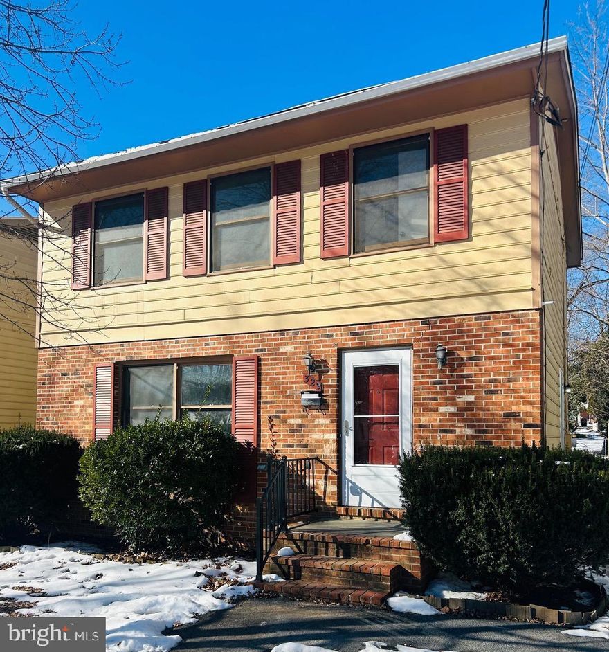 Location! Location! Location! Newly renovated 3 Bedroom and One and half bathroom, 2 story home, located closed to Downtown Winchester and within walking distance to Daniel Morgan Middle School.
Pets are case by case. No Smoking