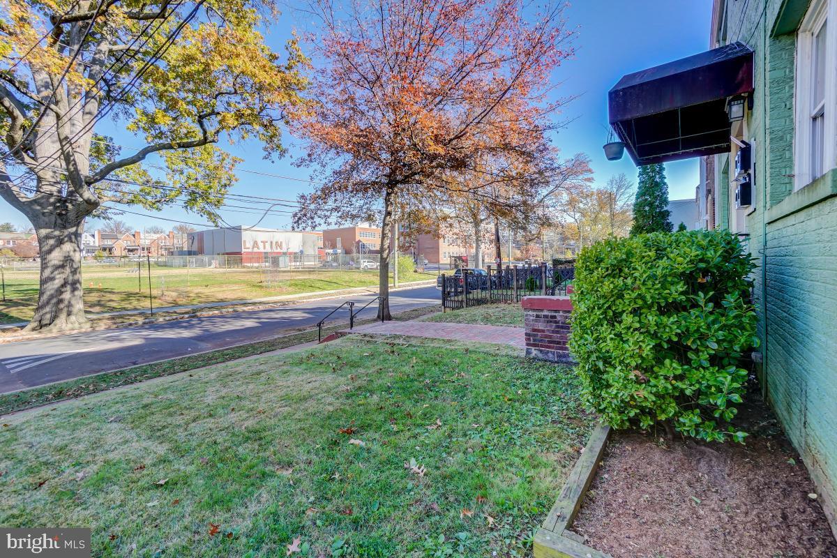 240 HAMILTON STREET NW 4
