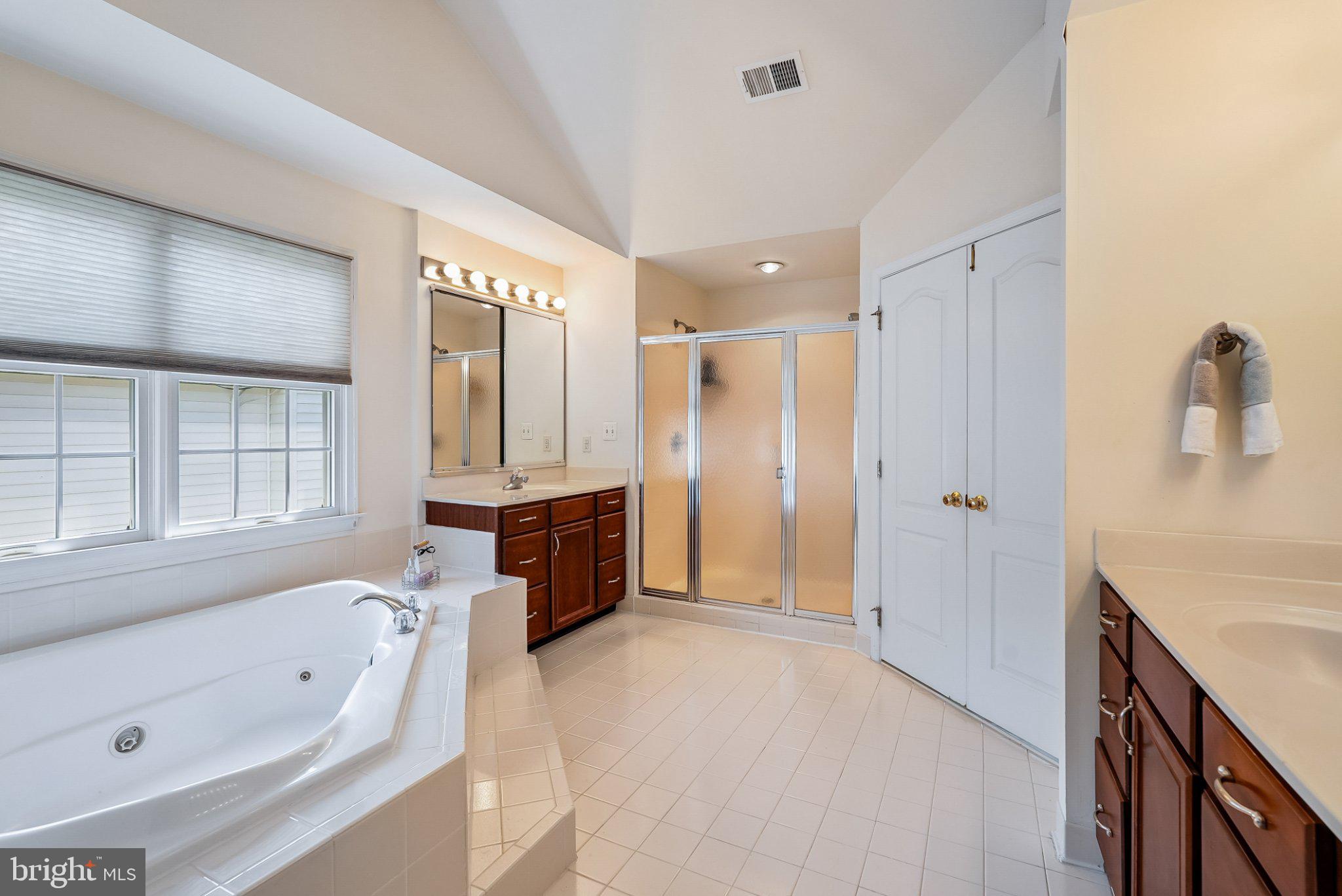 SOUTH RIDING - Residential