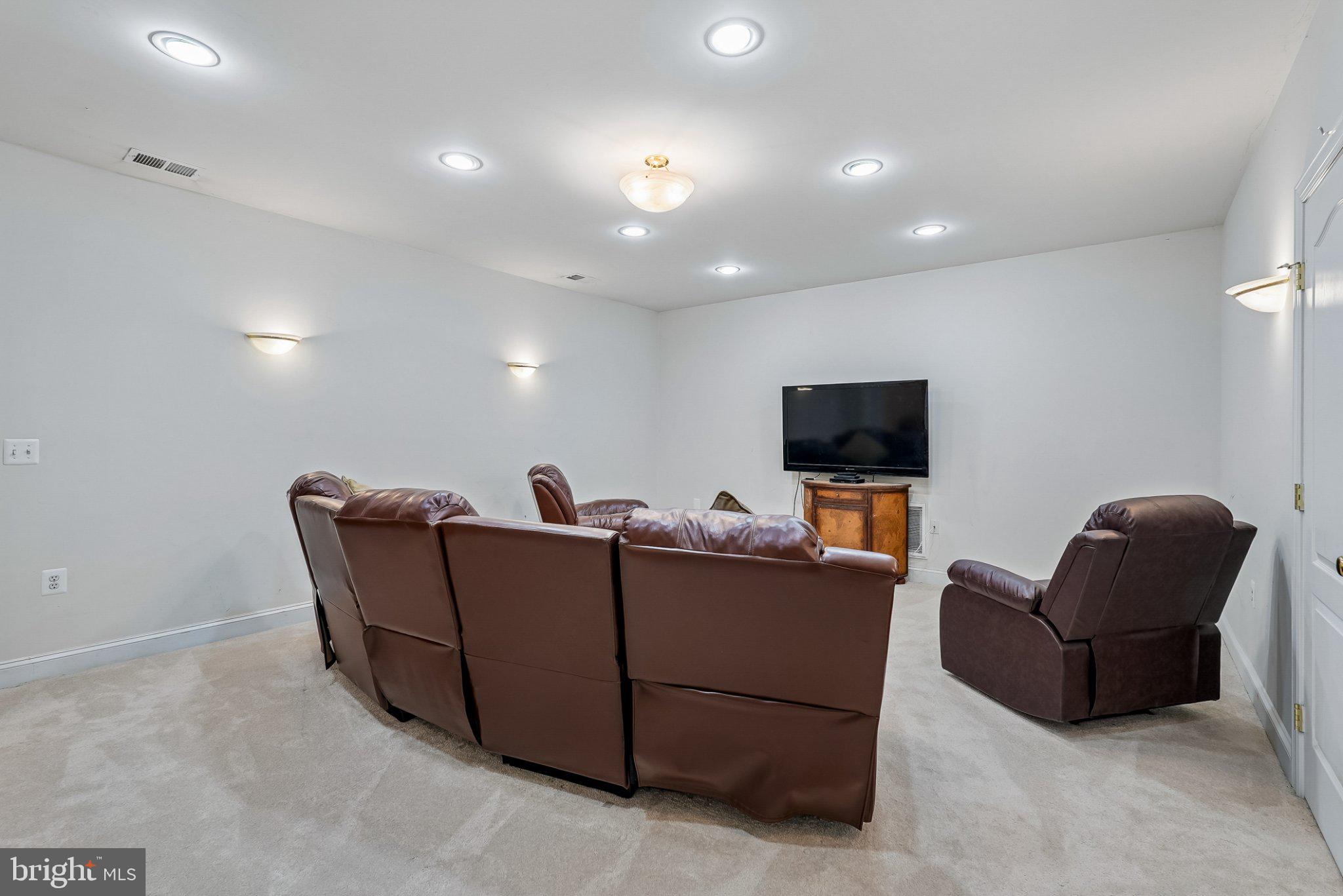 SOUTH RIDING - Residential
