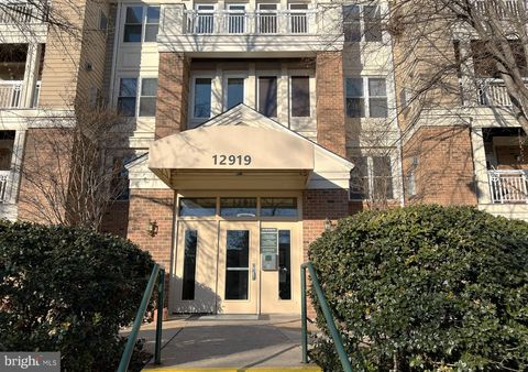 Condo For Rent - 12919 Alton Square #112<br/> HERNDON, VA 20170