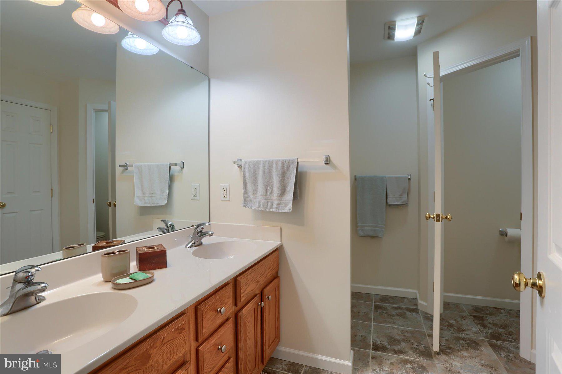 ARMITAGE SQUARE - Residential