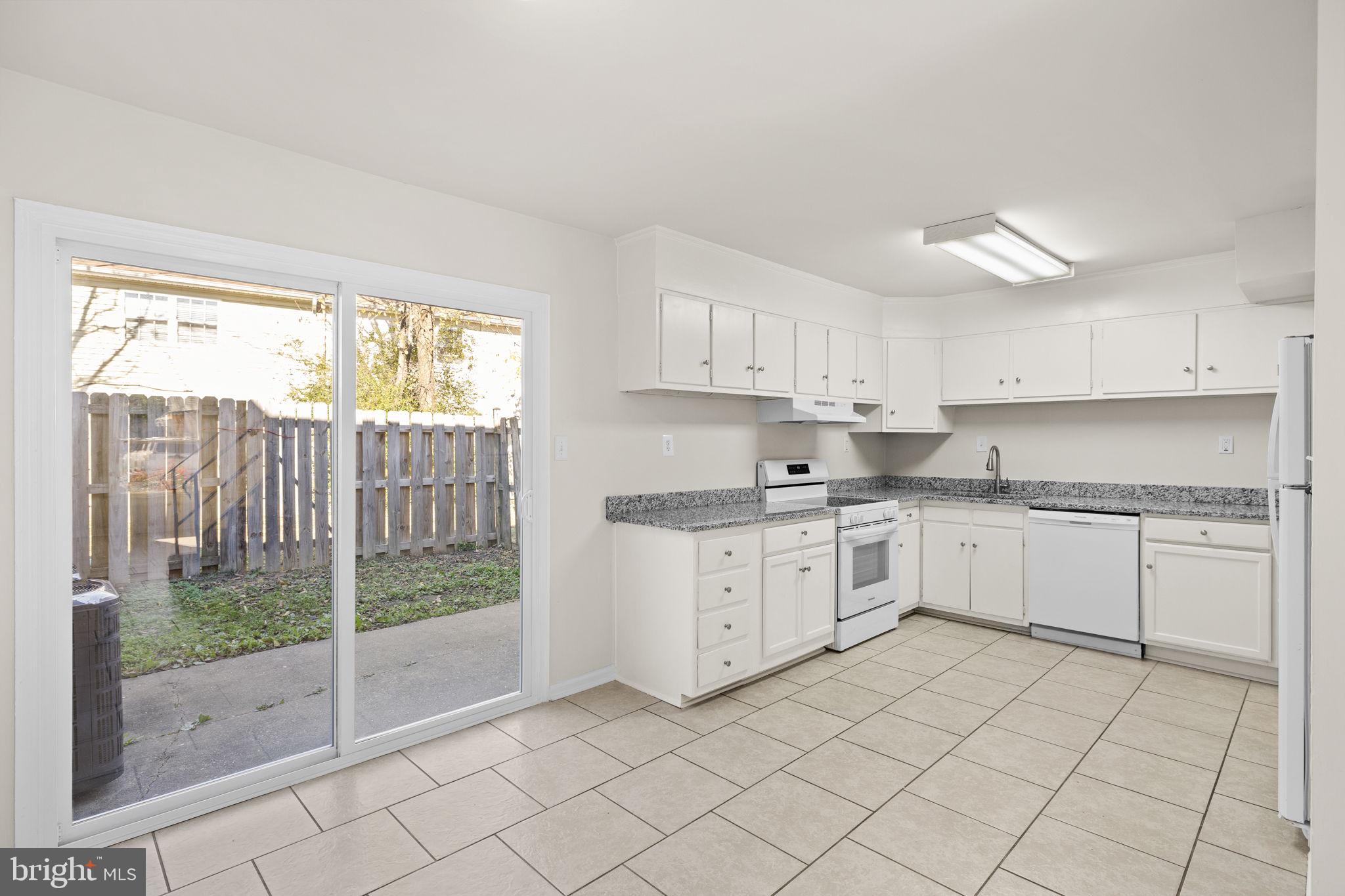 CENTRAL PARK TOWNHOMES - Residential Lease