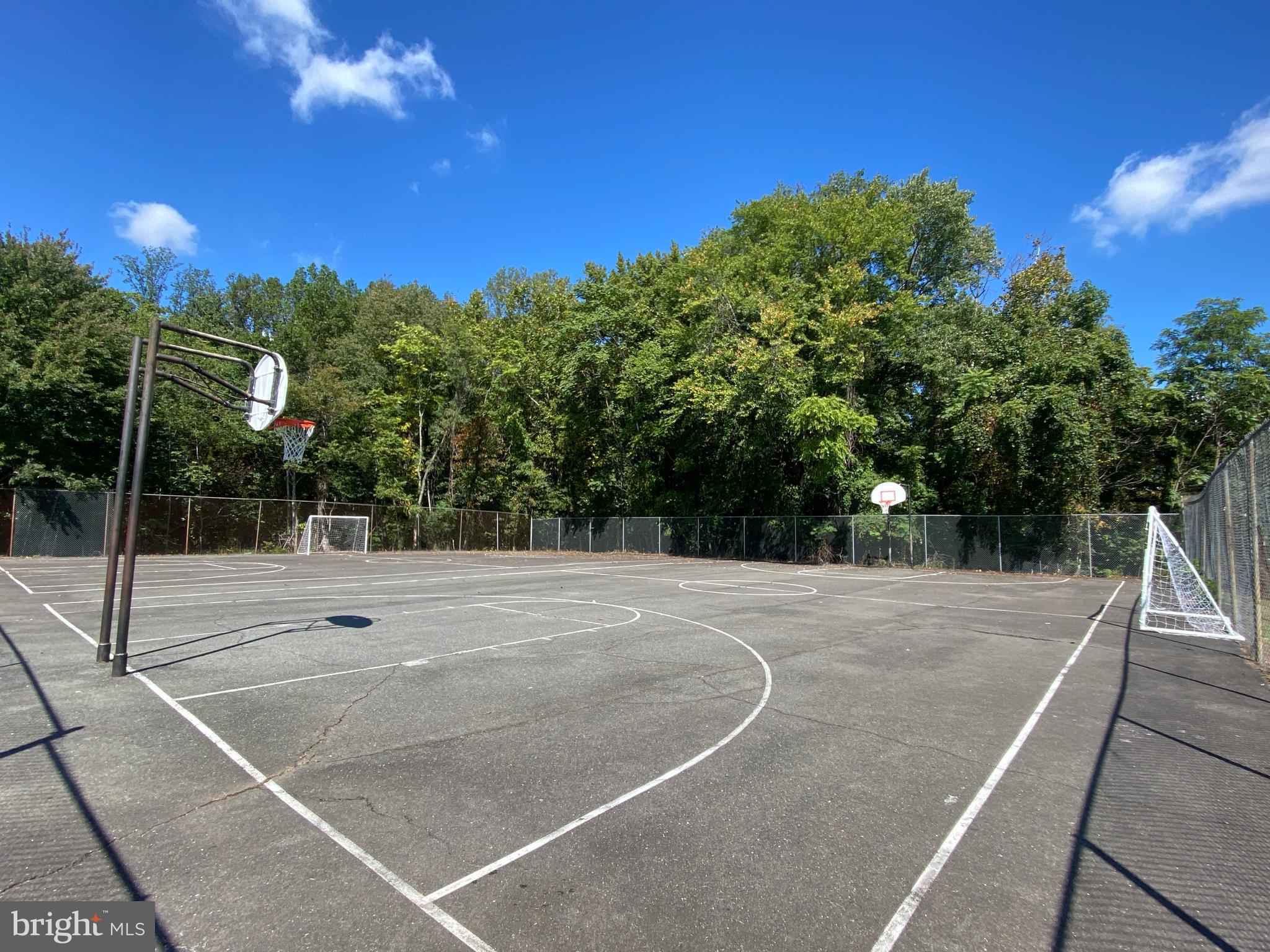 CENTRAL PARK TOWNHOMES - Residential Lease