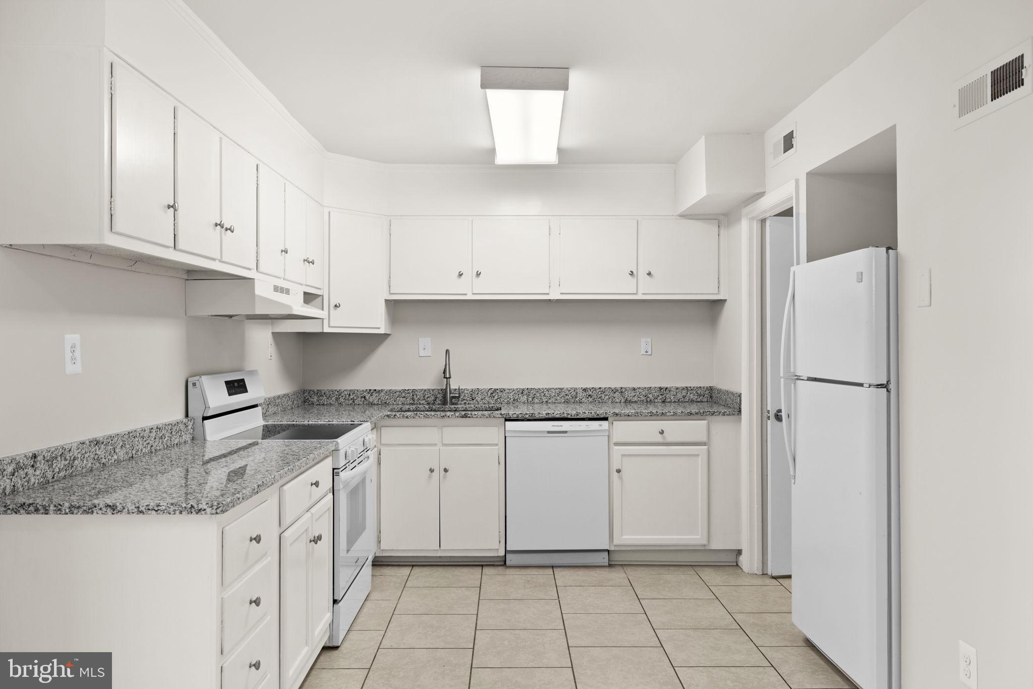 CENTRAL PARK TOWNHOMES - Residential Lease