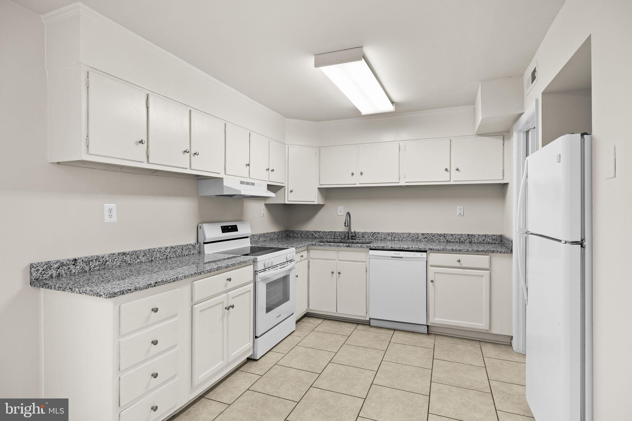 CENTRAL PARK TOWNHOMES - Residential Lease