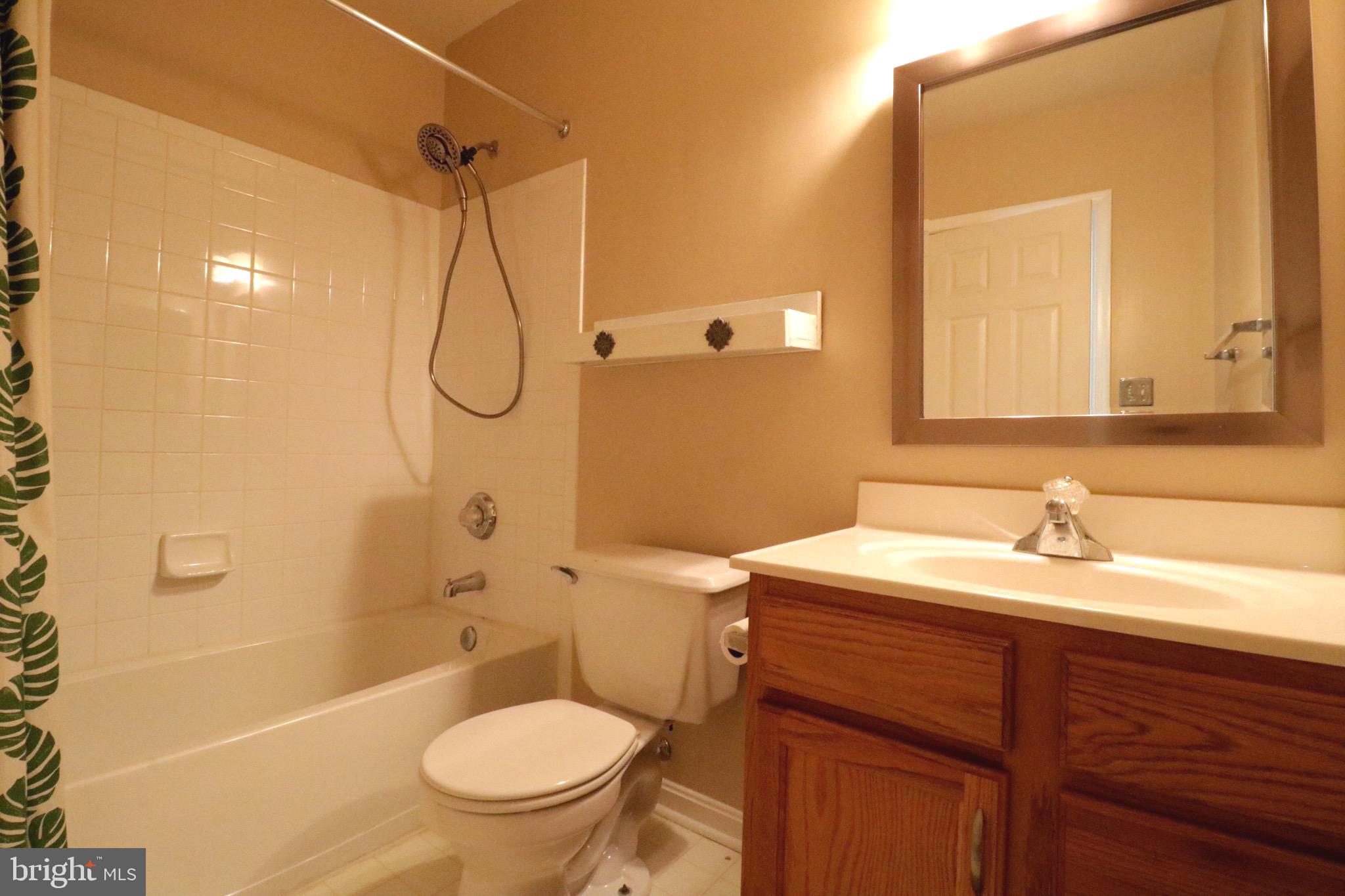 COURTLANDS AT CASCADES - Residential Lease