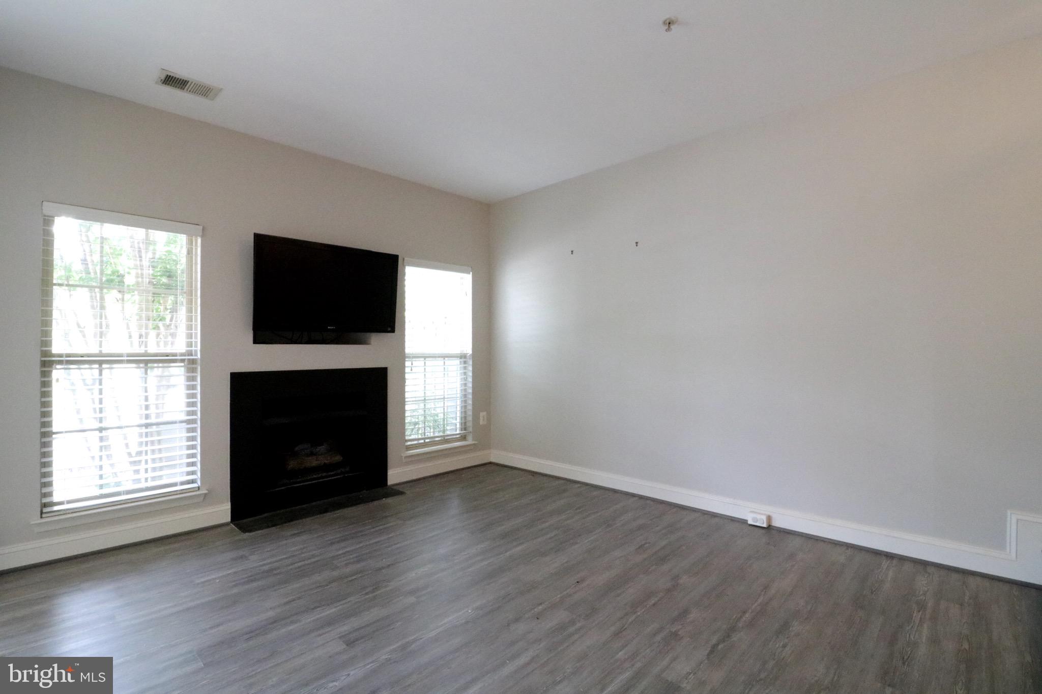 COURTLANDS AT CASCADES - Residential Lease