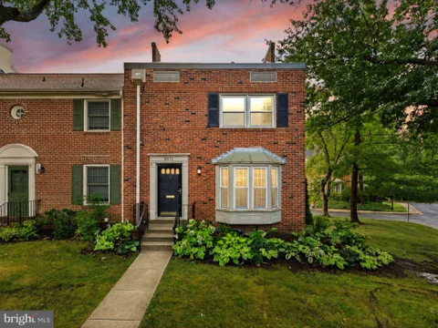 8331 Wickham Road, Springfield, VA MLS: VAFX2331280
