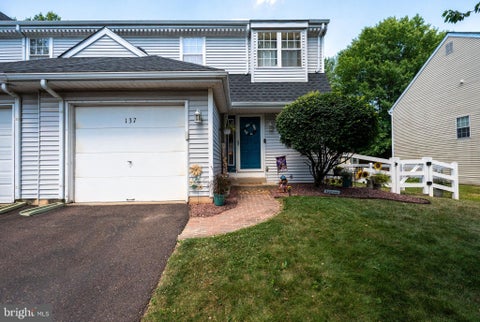 Townhouse For Sale - 137 Azalea Circle<br/> Montgomery County, ROYERSFORD, PA 19468