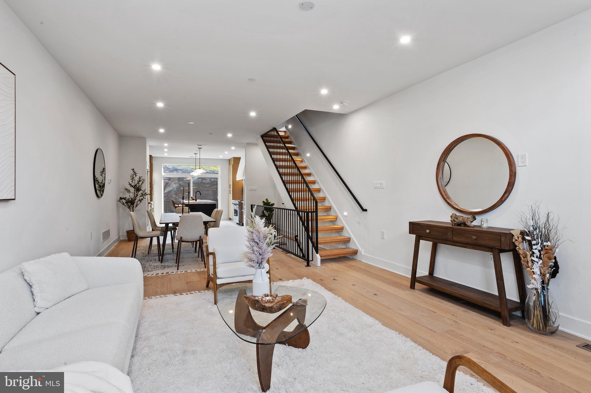 1210 E FLETCHER STREET