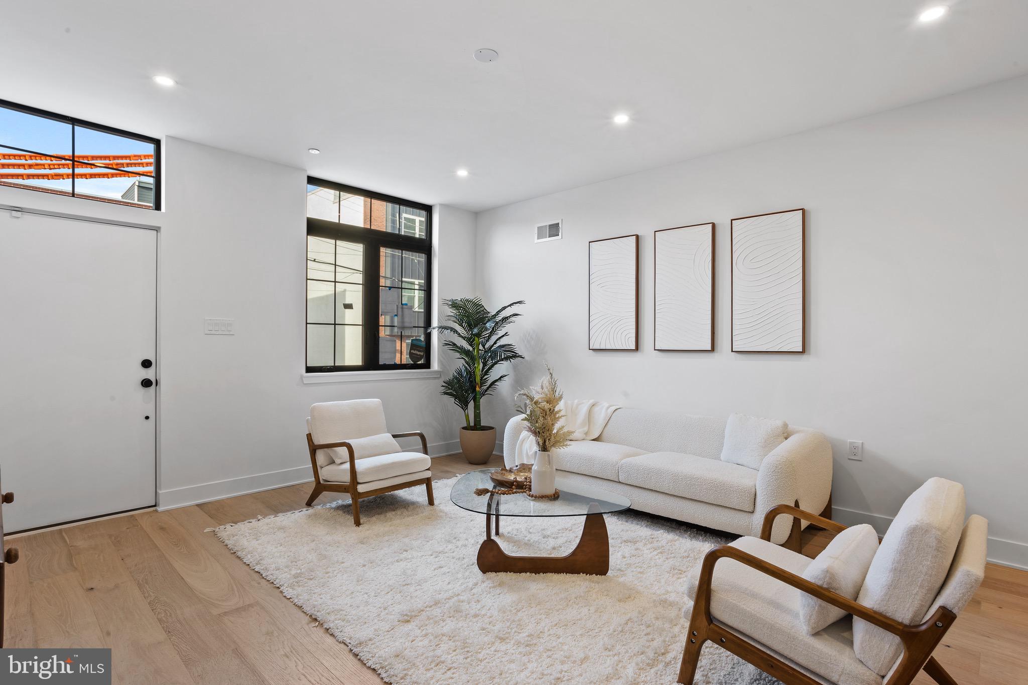 1210 E FLETCHER STREET