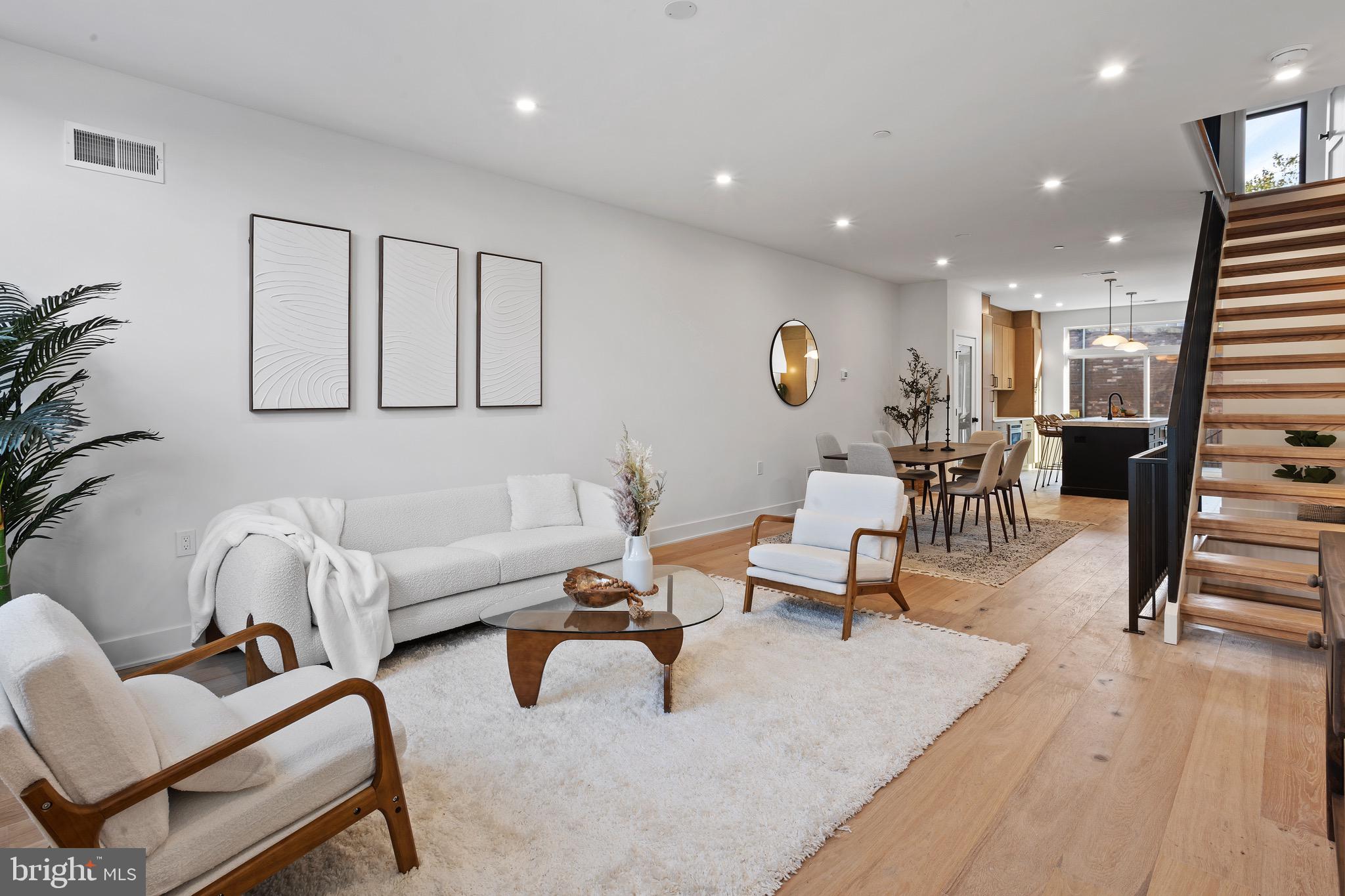 1210 E FLETCHER STREET