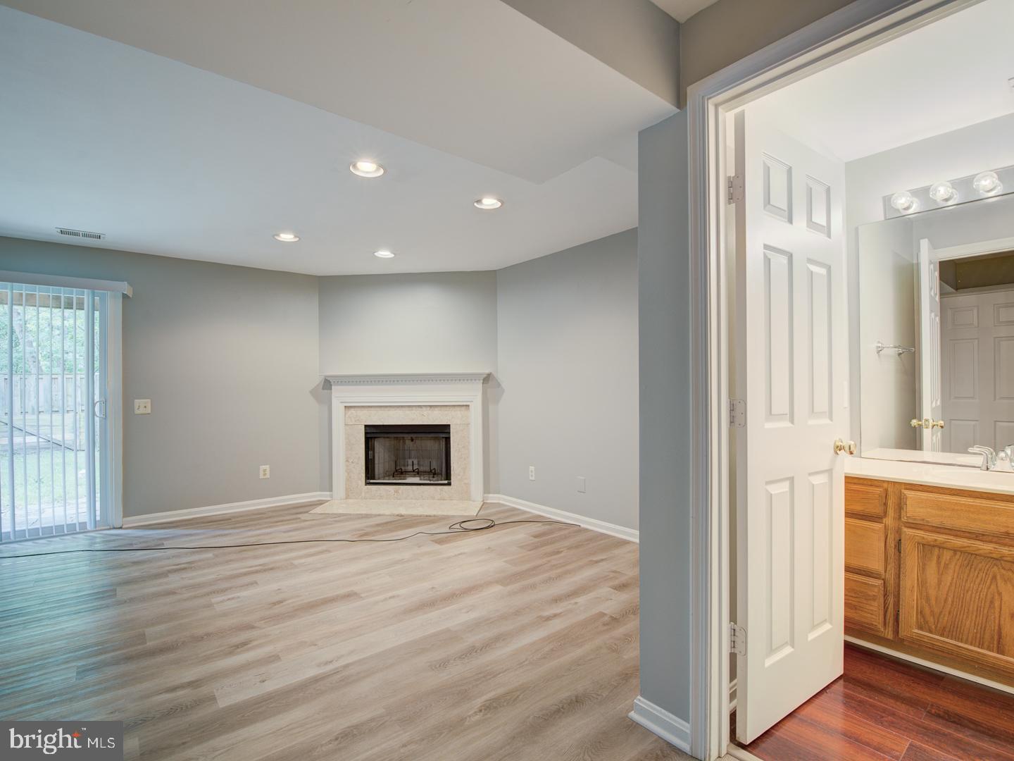 ENGLAND RUN TOWNHOUSES - Residential