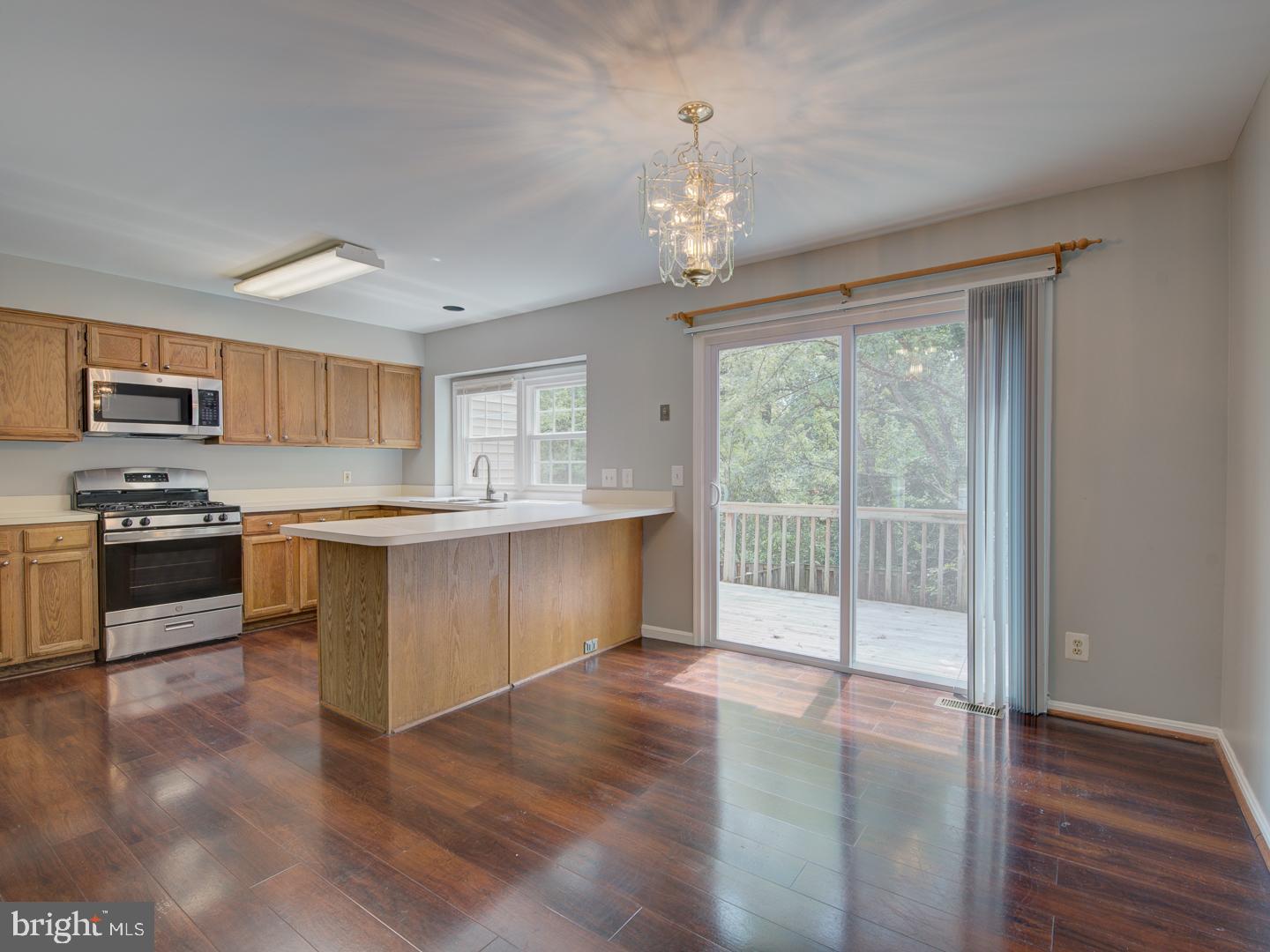 ENGLAND RUN TOWNHOUSES - Residential