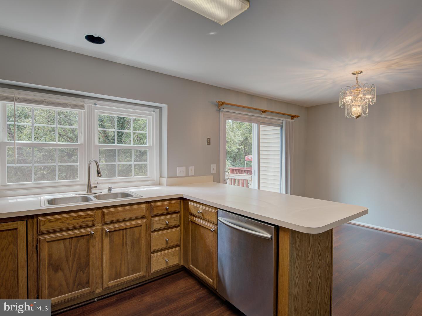 ENGLAND RUN TOWNHOUSES - Residential