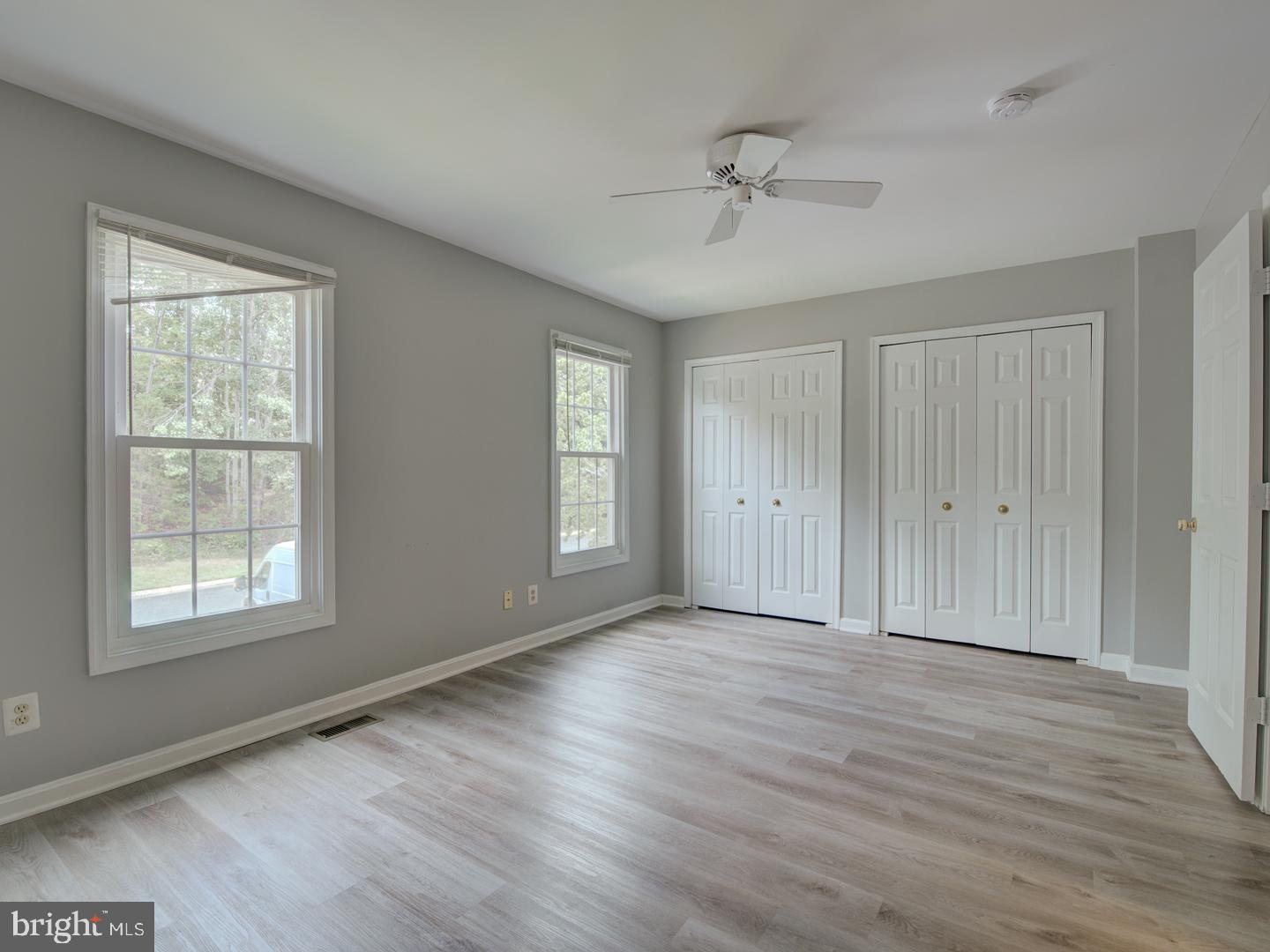 ENGLAND RUN TOWNHOUSES - Residential