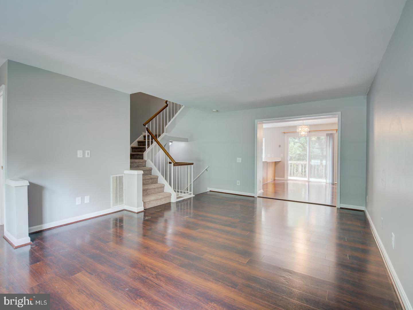 ENGLAND RUN TOWNHOUSES - Residential