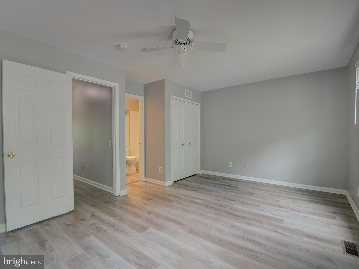 ENGLAND RUN TOWNHOUSES - Residential