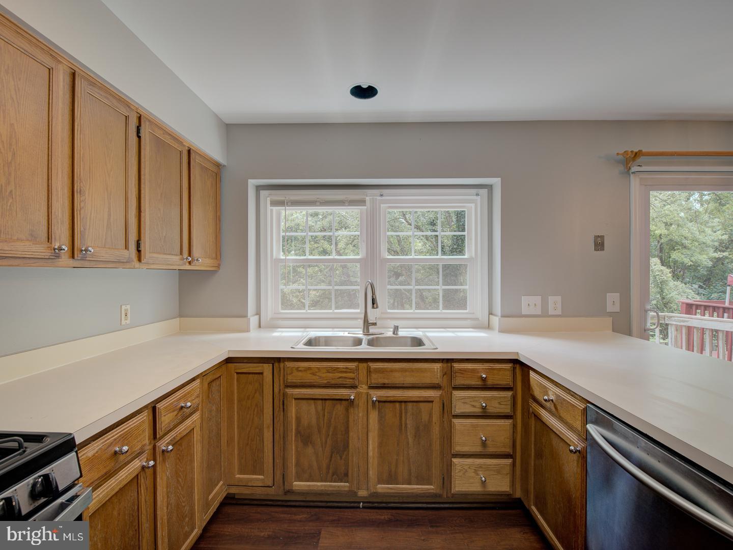 ENGLAND RUN TOWNHOUSES - Residential