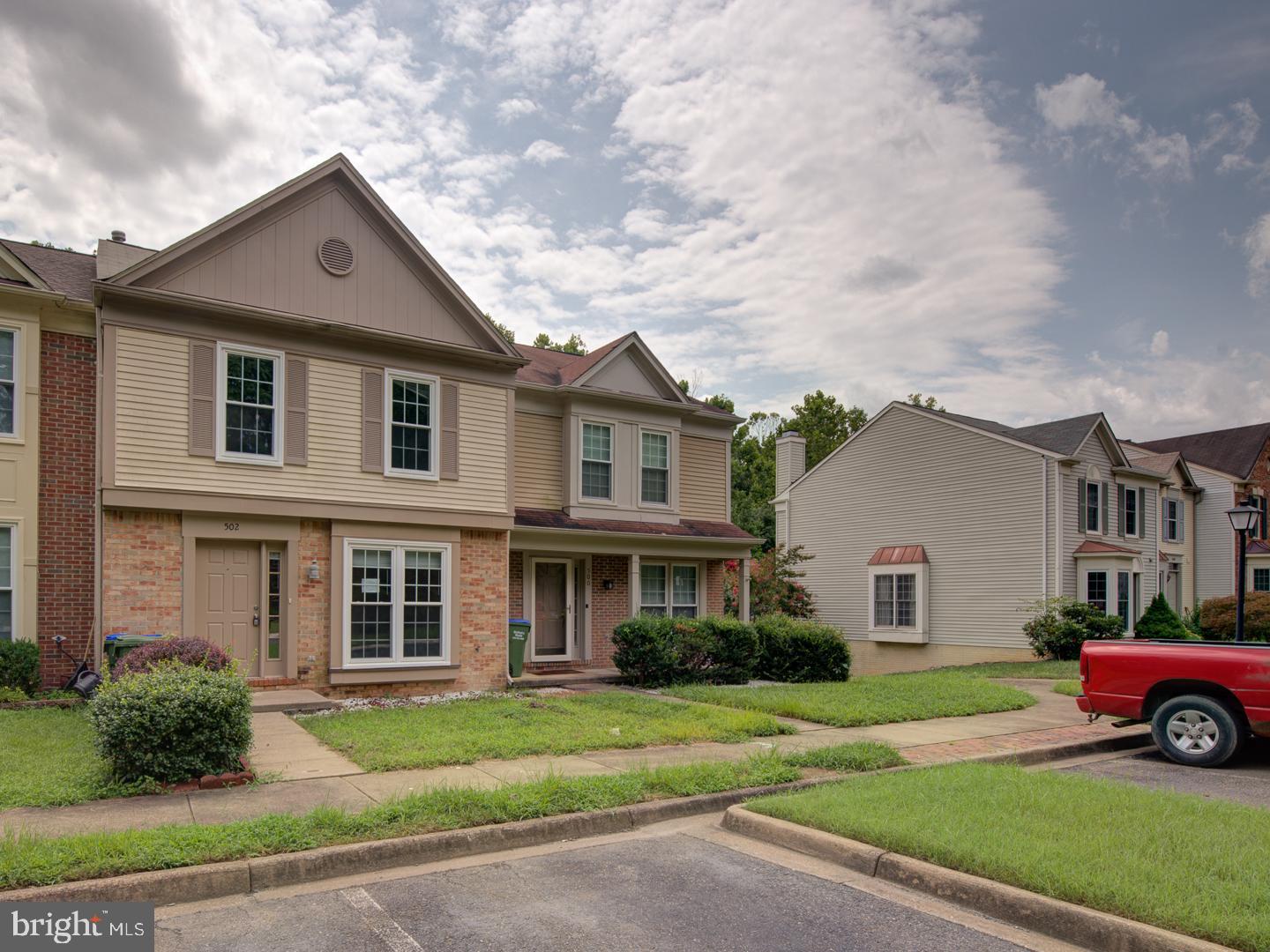 ENGLAND RUN TOWNHOUSES - Residential