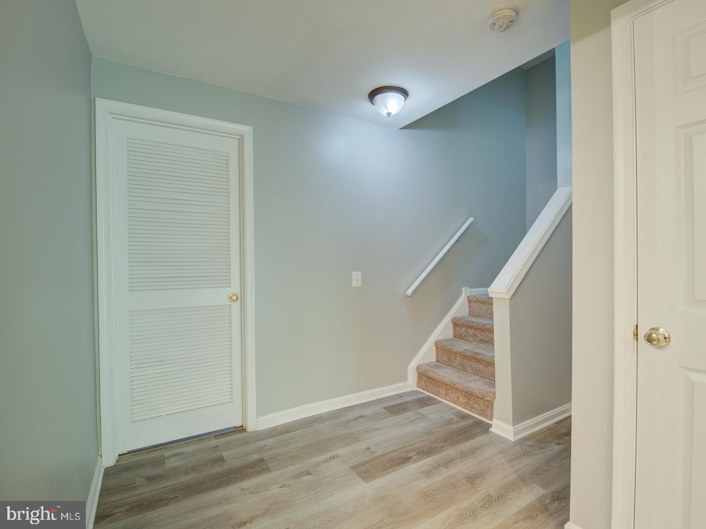 ENGLAND RUN TOWNHOUSES - Residential