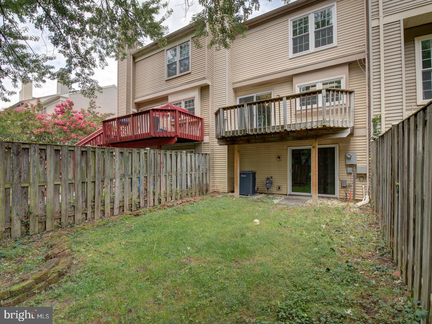 ENGLAND RUN TOWNHOUSES - Residential